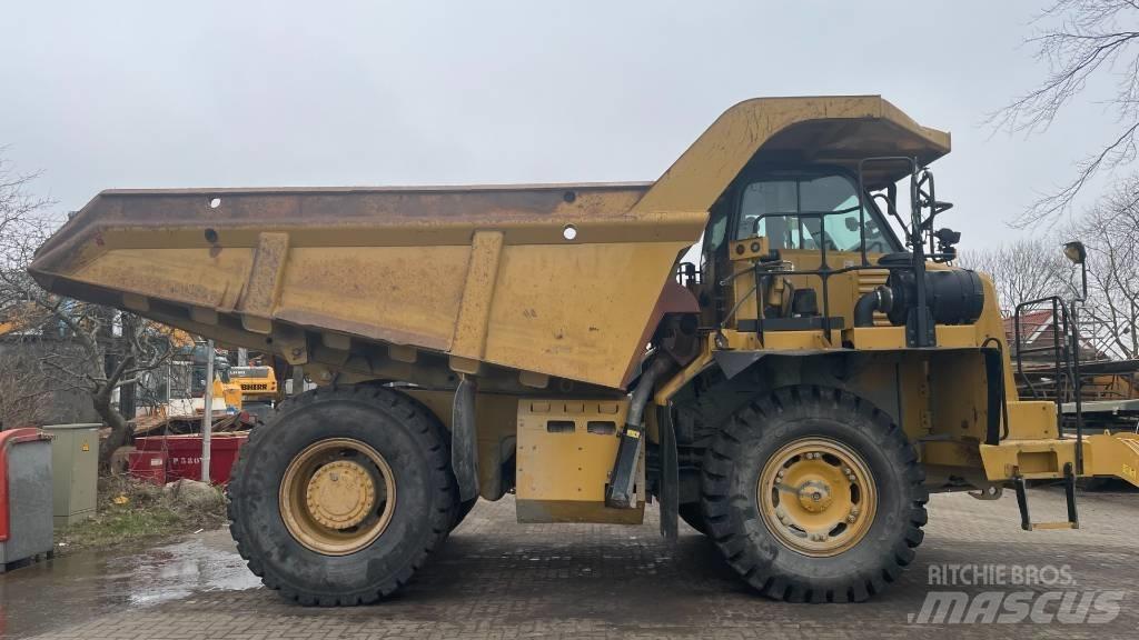 CAT 770 Дъмпери/моторни превозни средства
