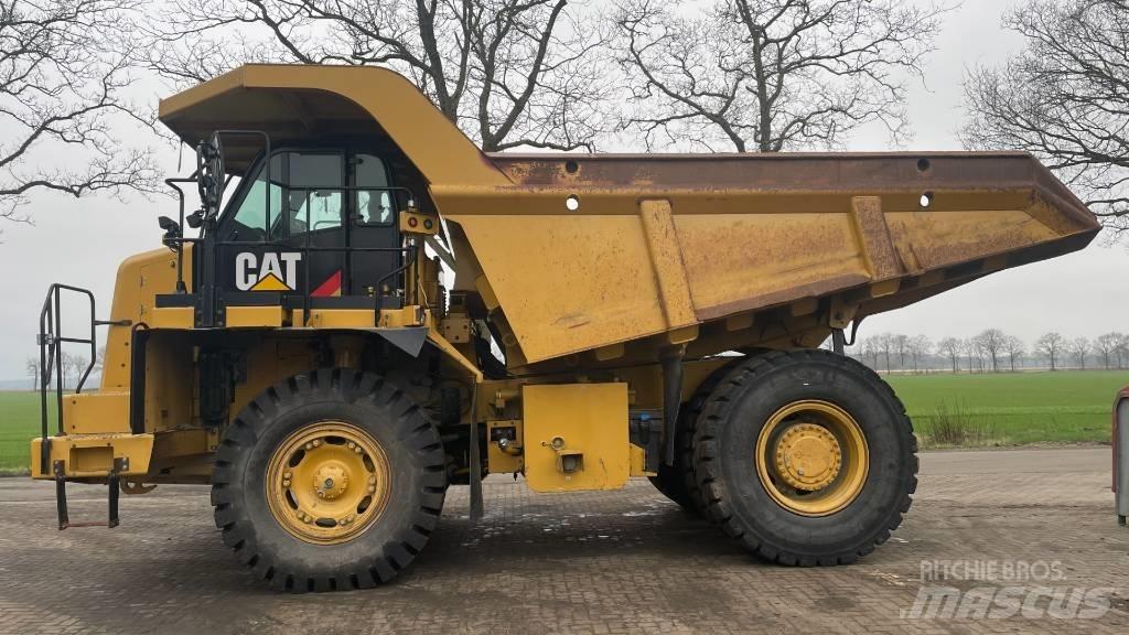 CAT 770 Дъмпери/моторни превозни средства