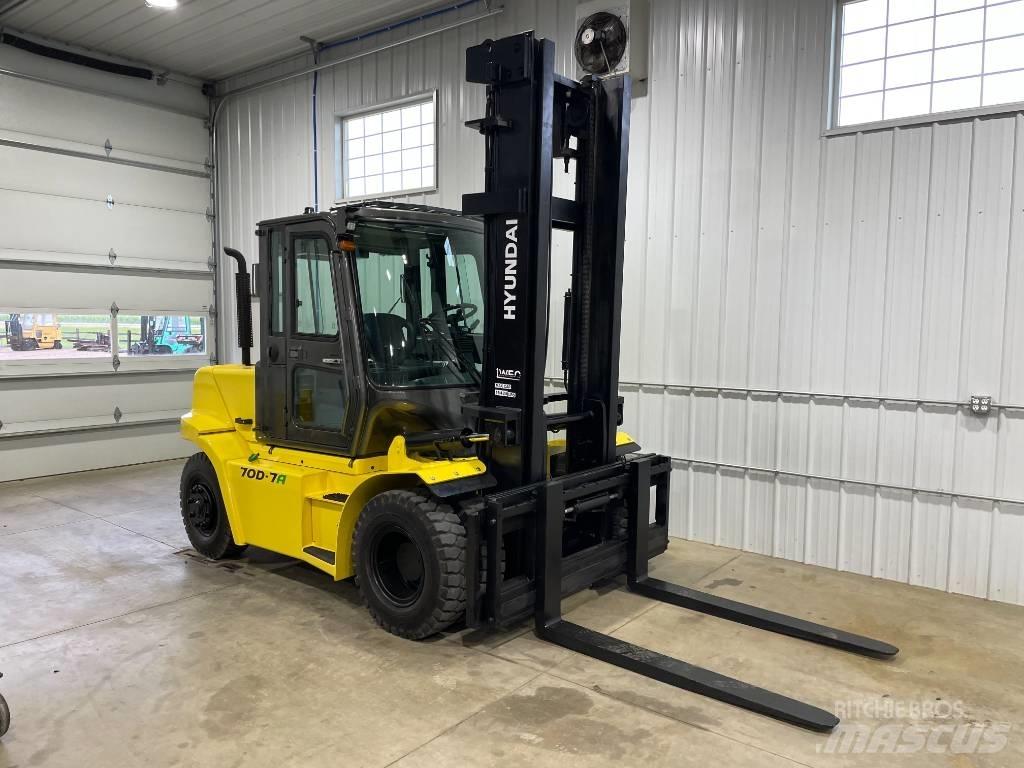 Hyundai 70 D-7 A Вилични кари-повдигачи - други