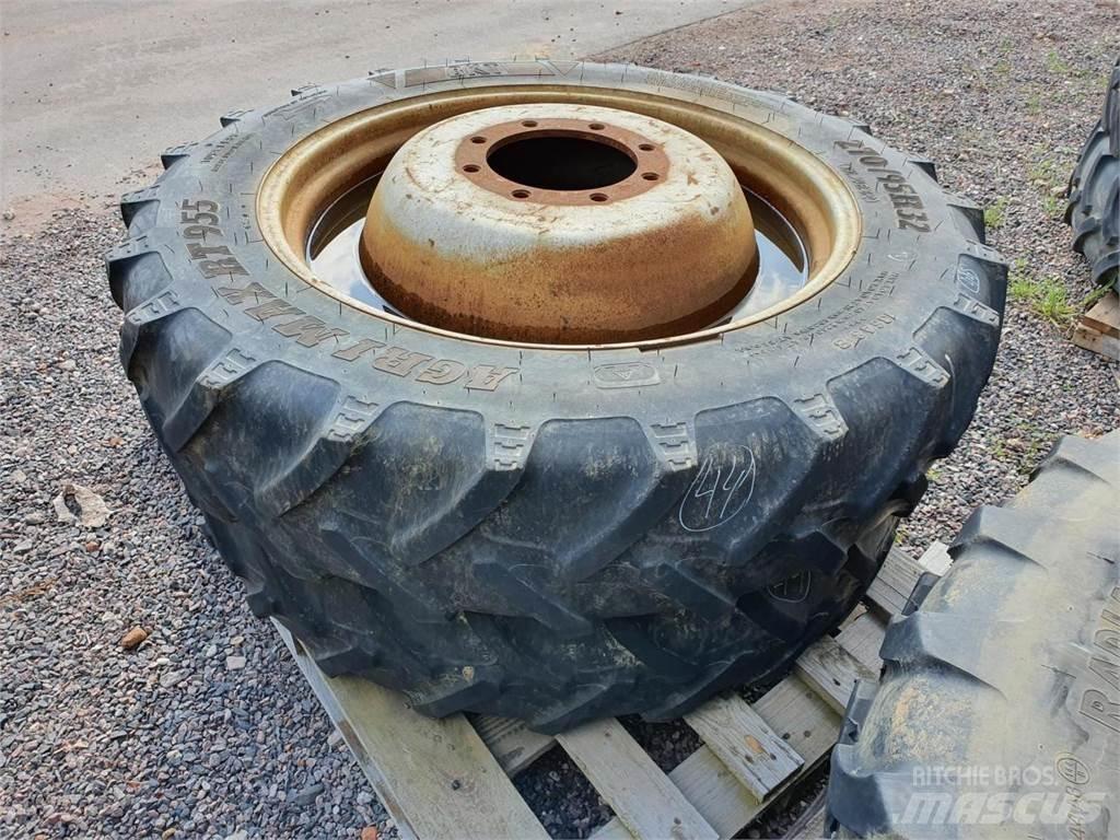 BKT 270/95R32 x2 Колелета/Гуми