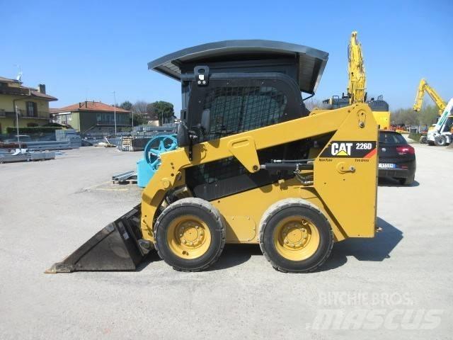 CAT 226 D Мини товарачи
