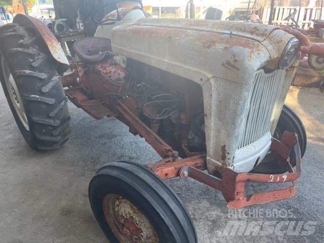 Ford 800 Трактори