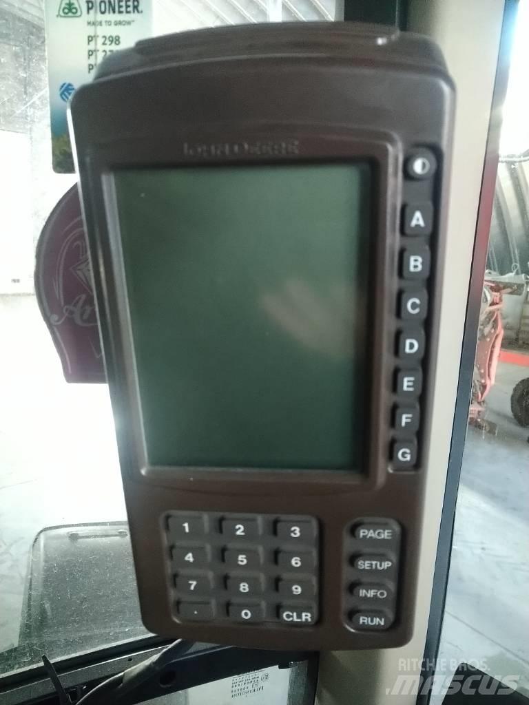 John Deere 732 Прикачни пръскачки

