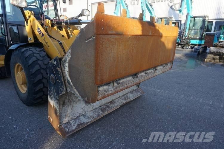CAT 906 M Колесни товарачи