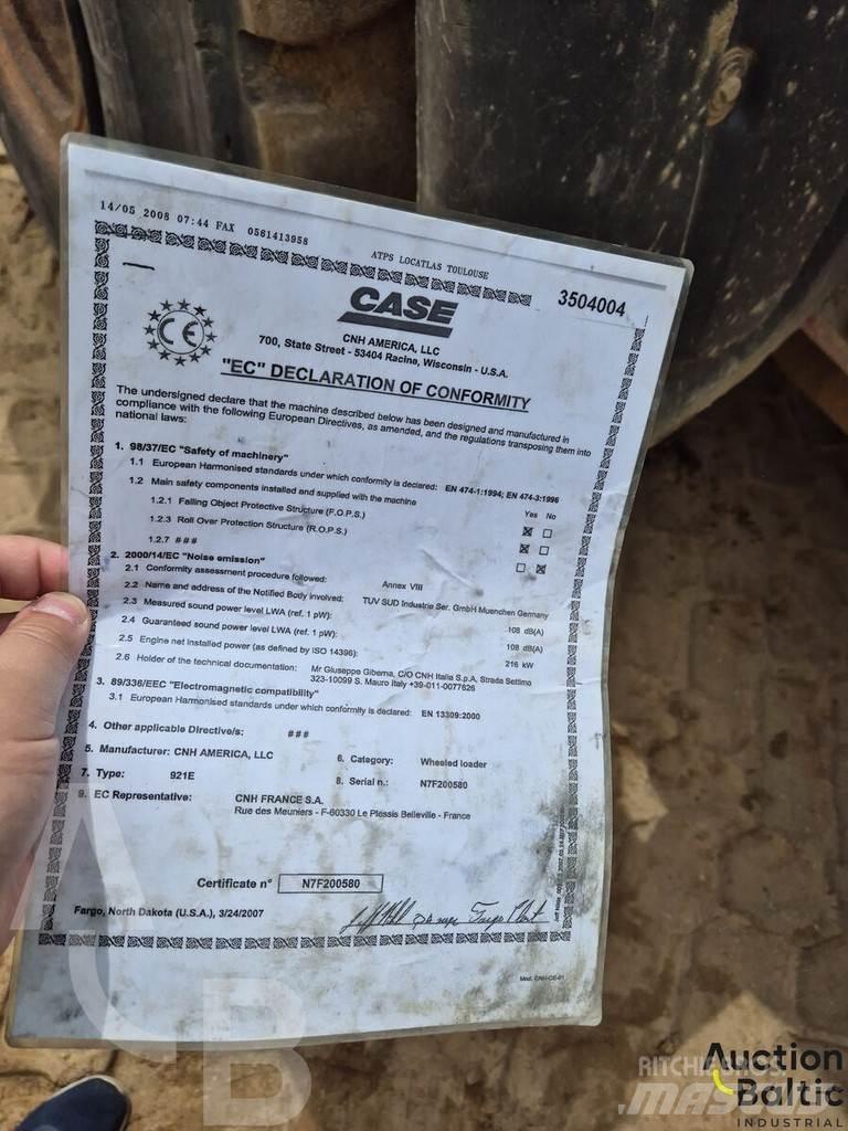 CASE 921 E Колесни товарачи