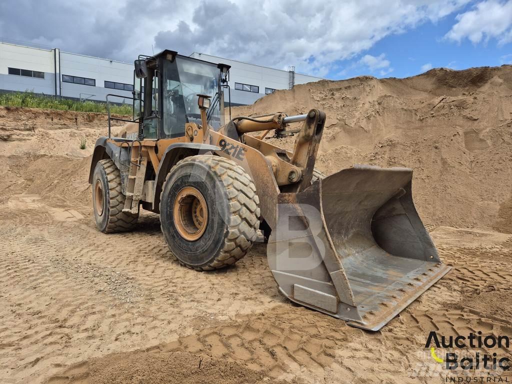 CASE 921 E Колесни товарачи