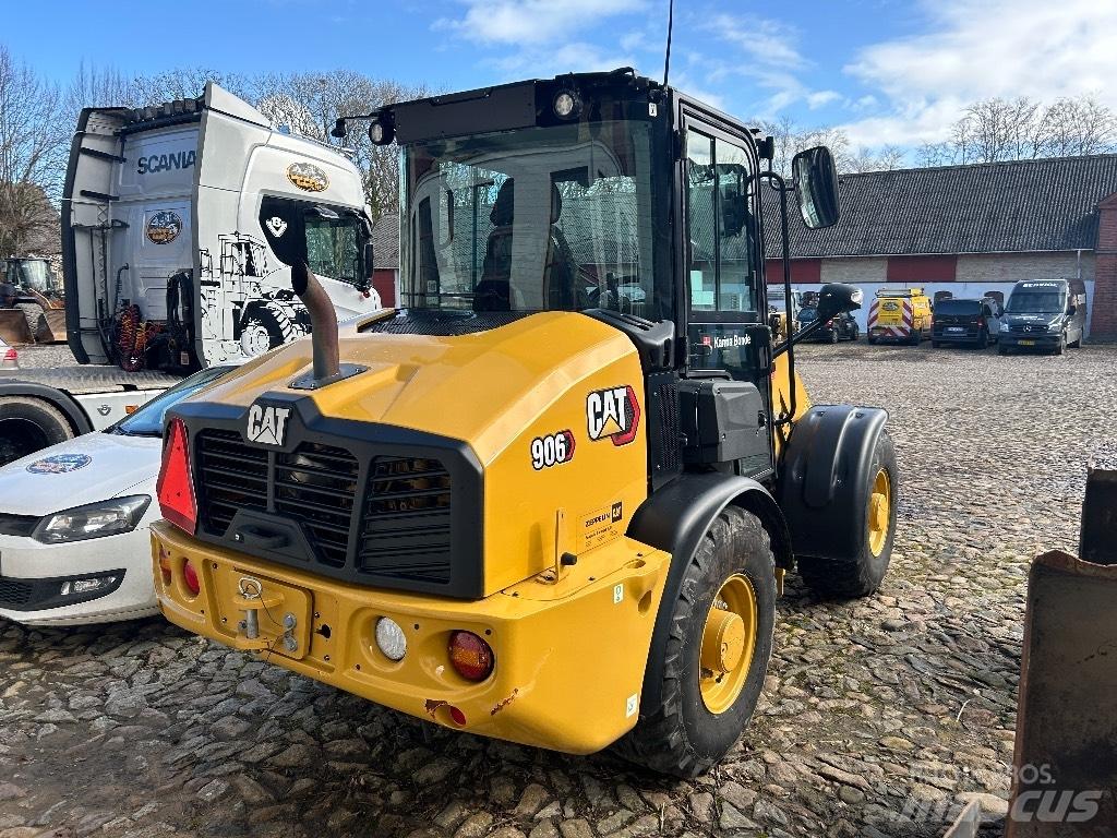 CAT 906 Колесни товарачи