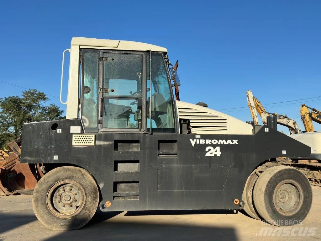 Vibromax W2400 Пневматични гумени  ролки
