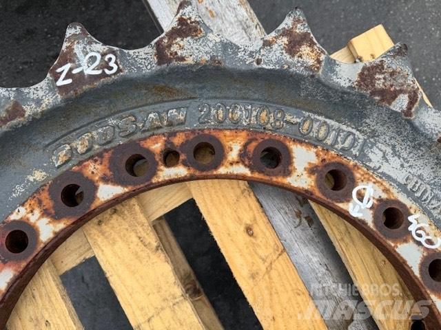 Doosan KOŁO NAPĘDOWE Релси, вериги и ходова част
