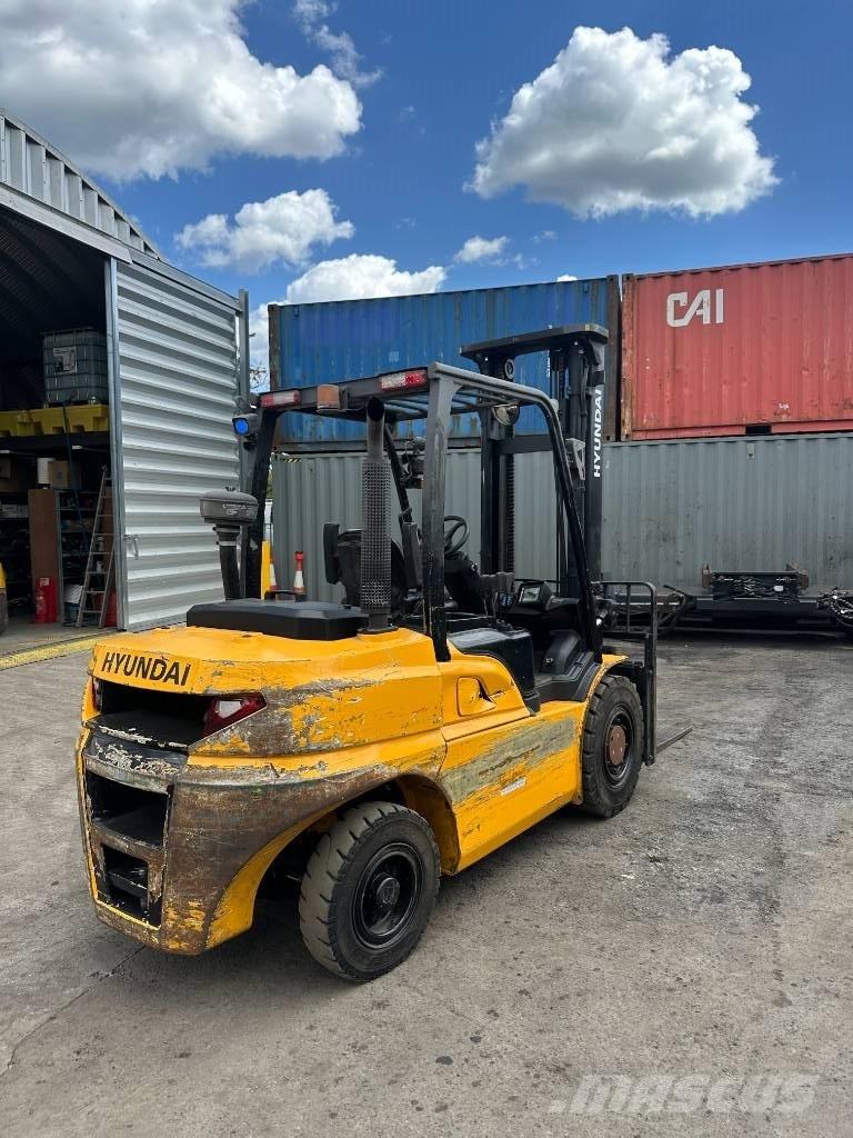 Hyundai 45 D-9 Дизелови камиони
