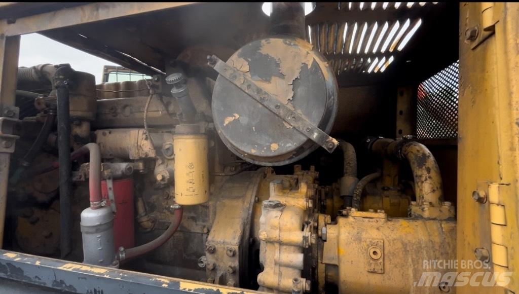 CAT 215 Верижен екскаватор
