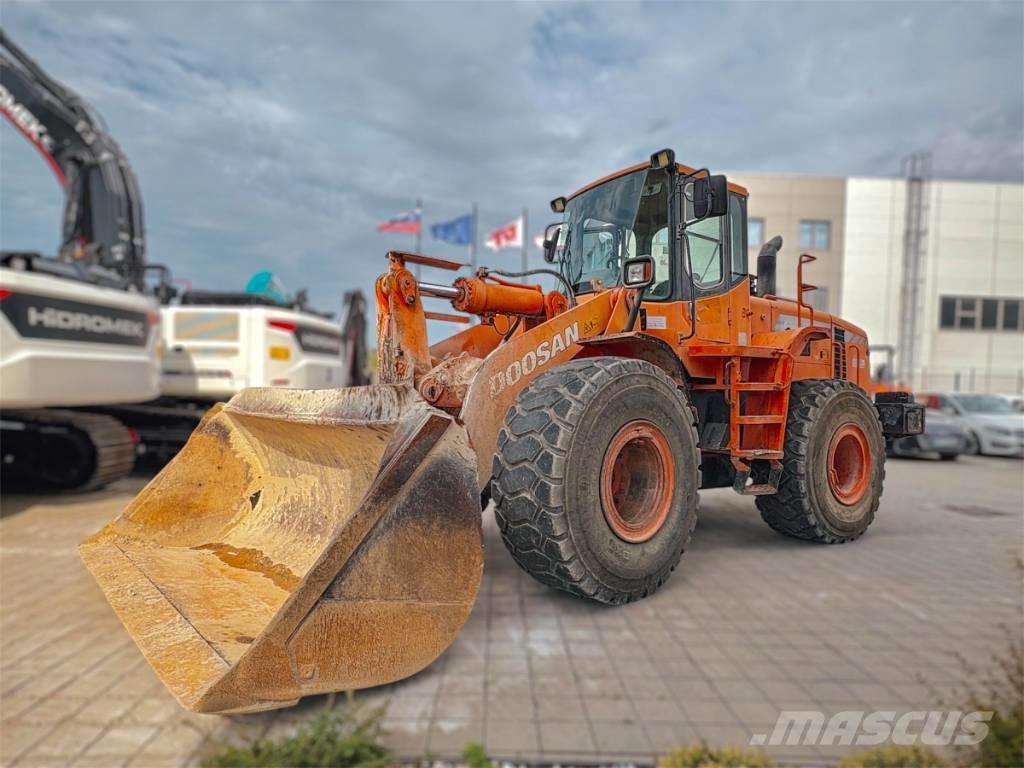 Doosan DL 300 Колесни товарачи