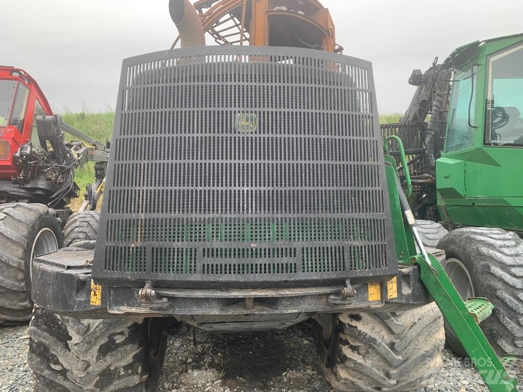 John Deere 1110 E Кабина
