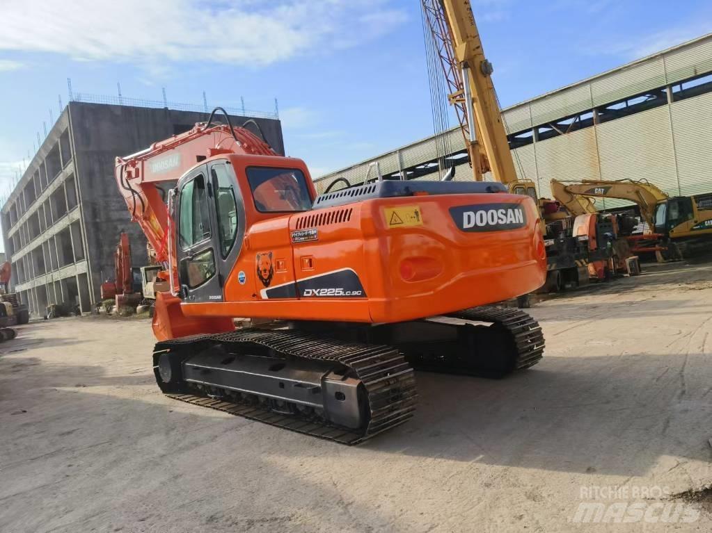 Doosan DX 225 Верижен екскаватор