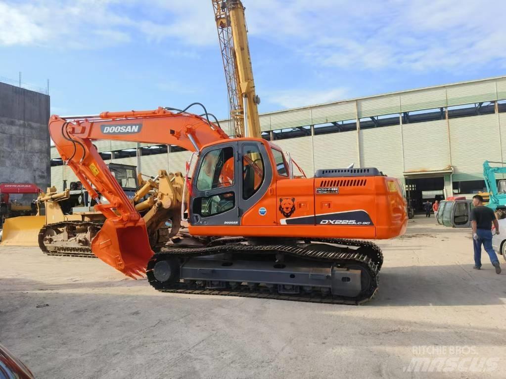 Doosan DX 225 Верижен екскаватор