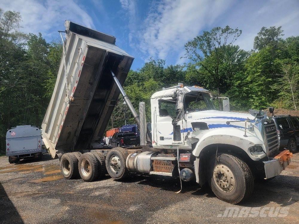Mack 713GU Самосвал