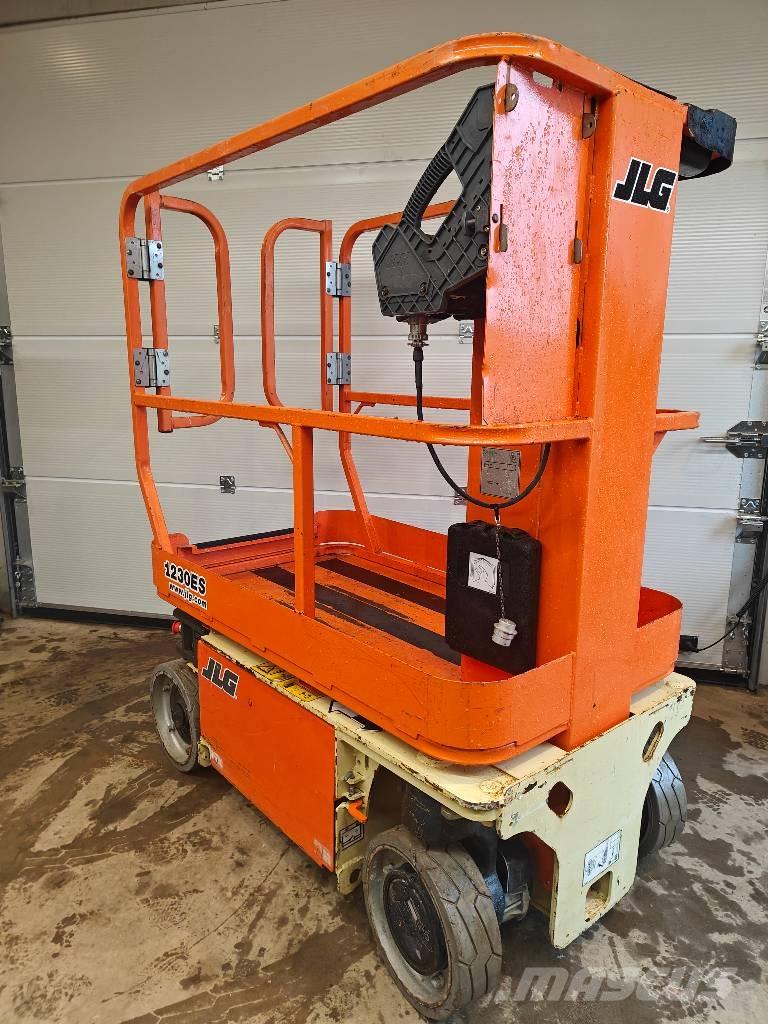 JLG 1230 ES Вертикални мачтови повдигачи
