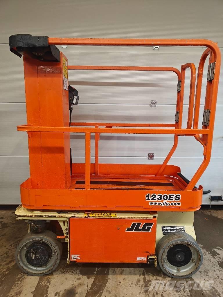 JLG 1230 ES Вертикални мачтови повдигачи
