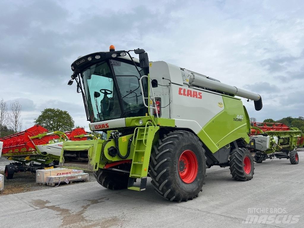 CLAAS Tucano 440 Комбайни