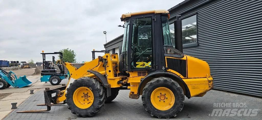 JCB ZX 409 Колесни товарачи
