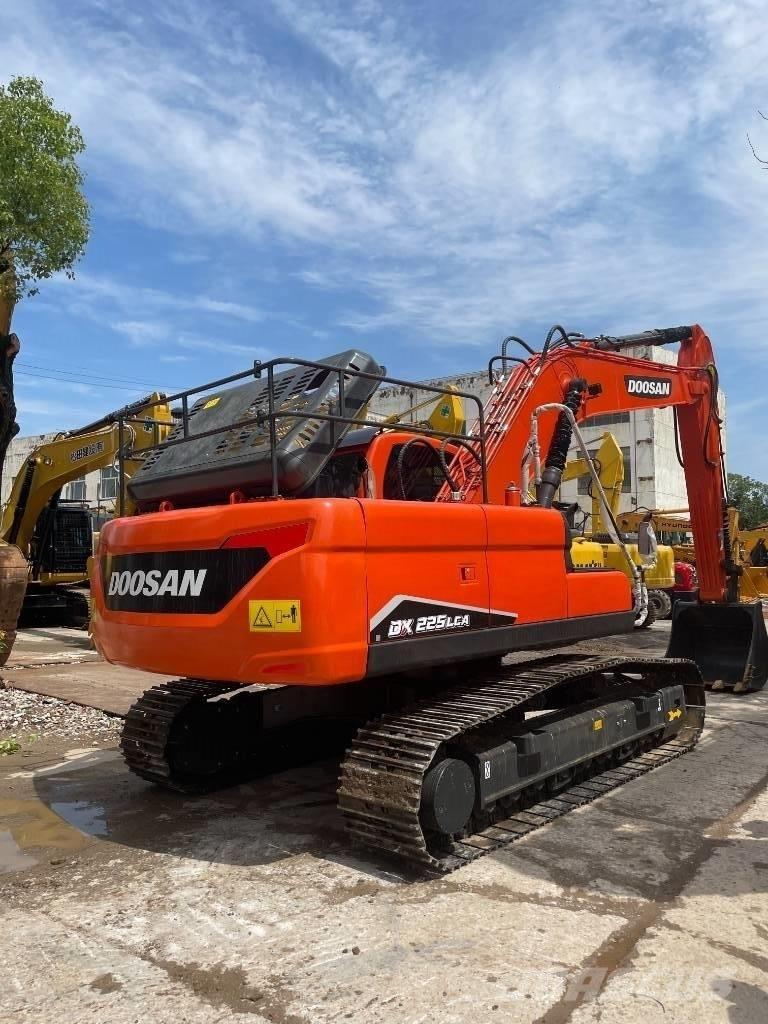 Doosan DX 225 Средни екскаватори 7т - 12т