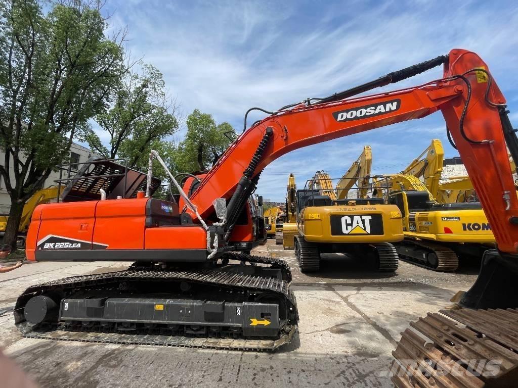 Doosan DX 225 Средни екскаватори 7т - 12т