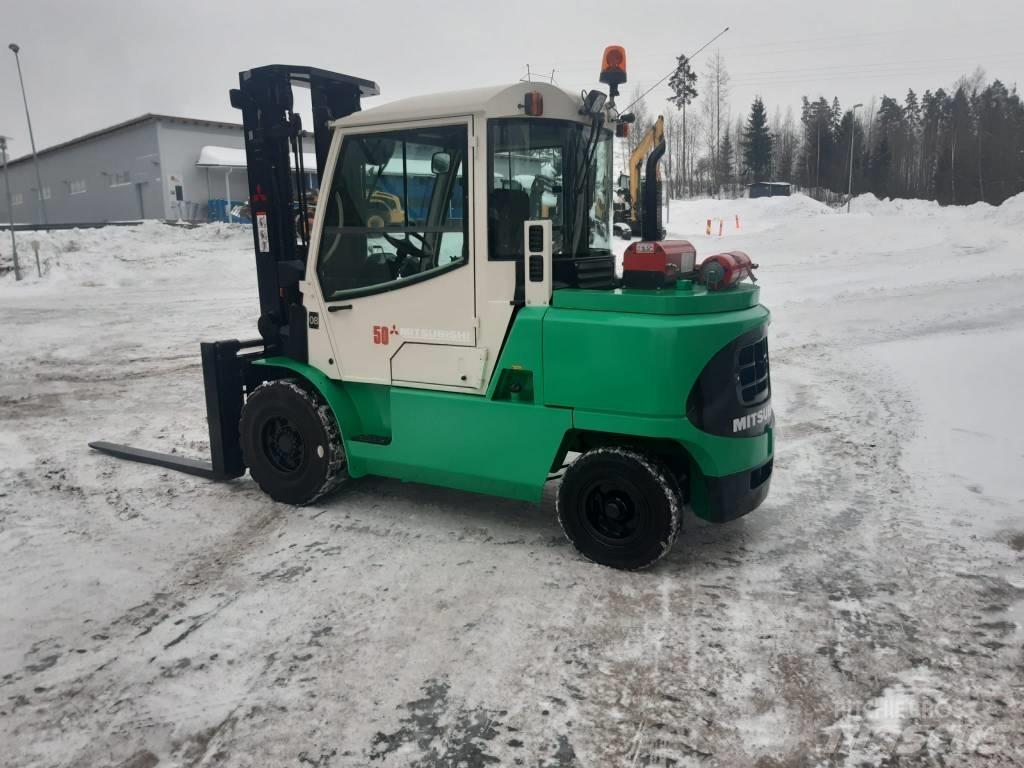 Mitsubishi FD50K Дизелови камиони