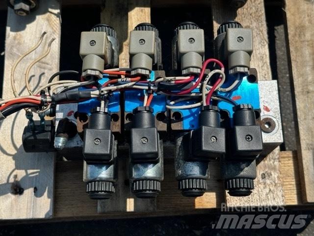 SkyJack SJ 8831 Ножични работни платформи