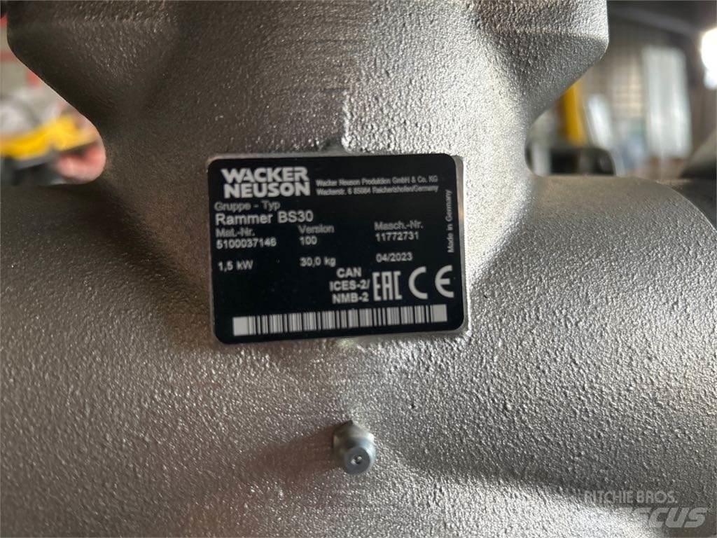 Wacker Neuson BS30 Пробки