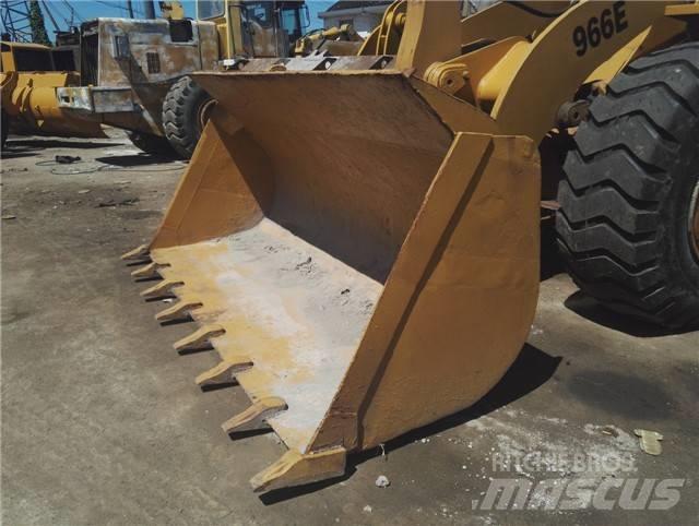 CAT 966 E Колесни товарачи