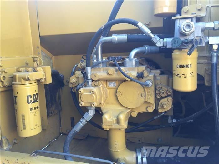 CAT 320 D Верижен екскаватор