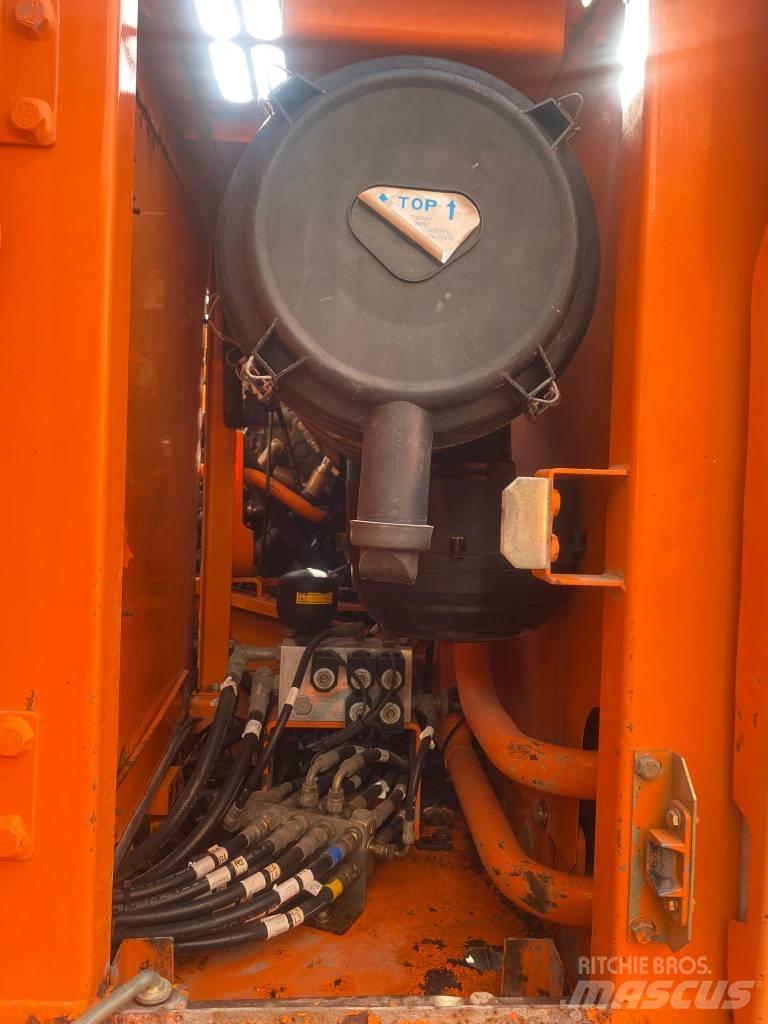 Doosan DX 180 LC Верижен екскаватор