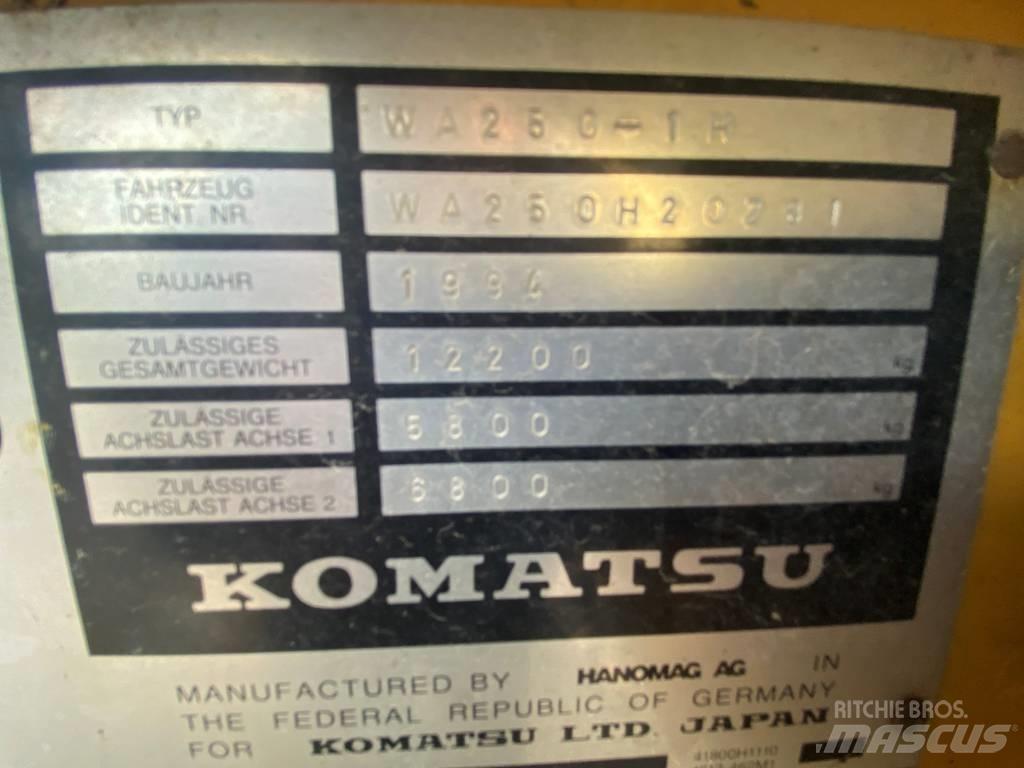 Komatsu WA 250 PT-1H Челни товарачи и багери