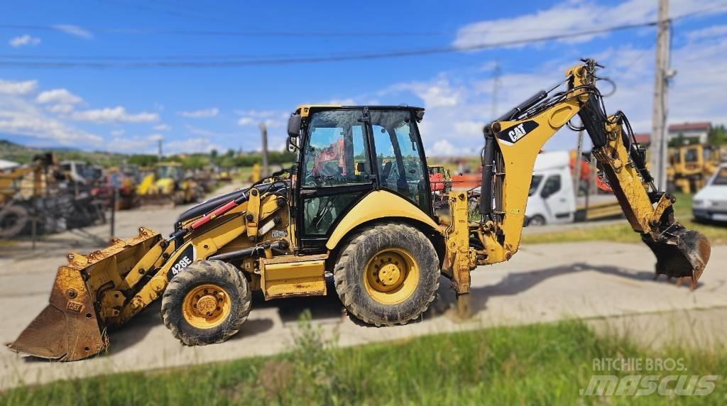 CAT 428 E Товарач със заден ексватор