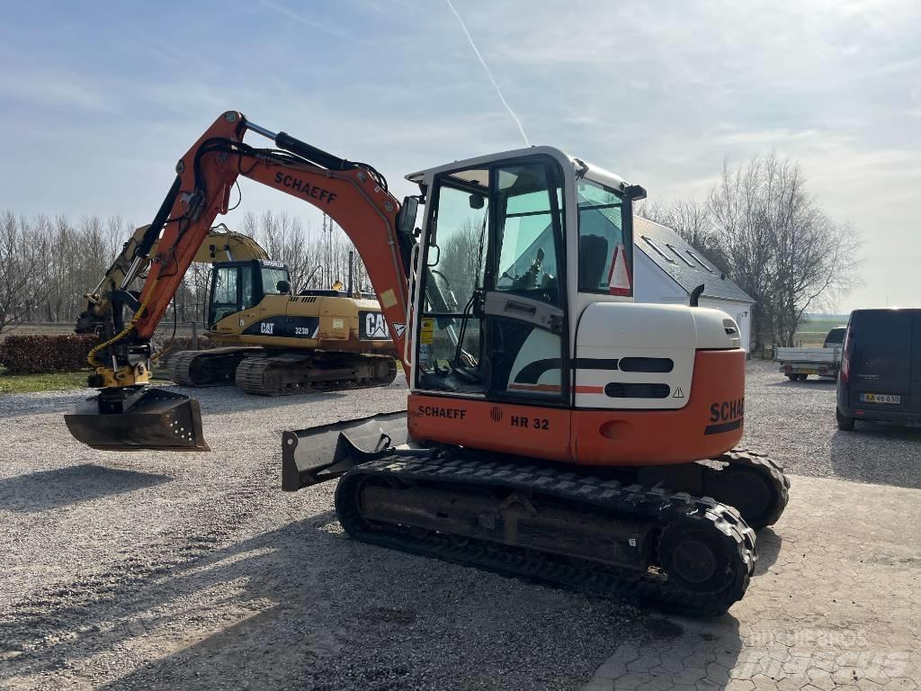 Schaeff HR 32 Средни екскаватори 7т - 12т