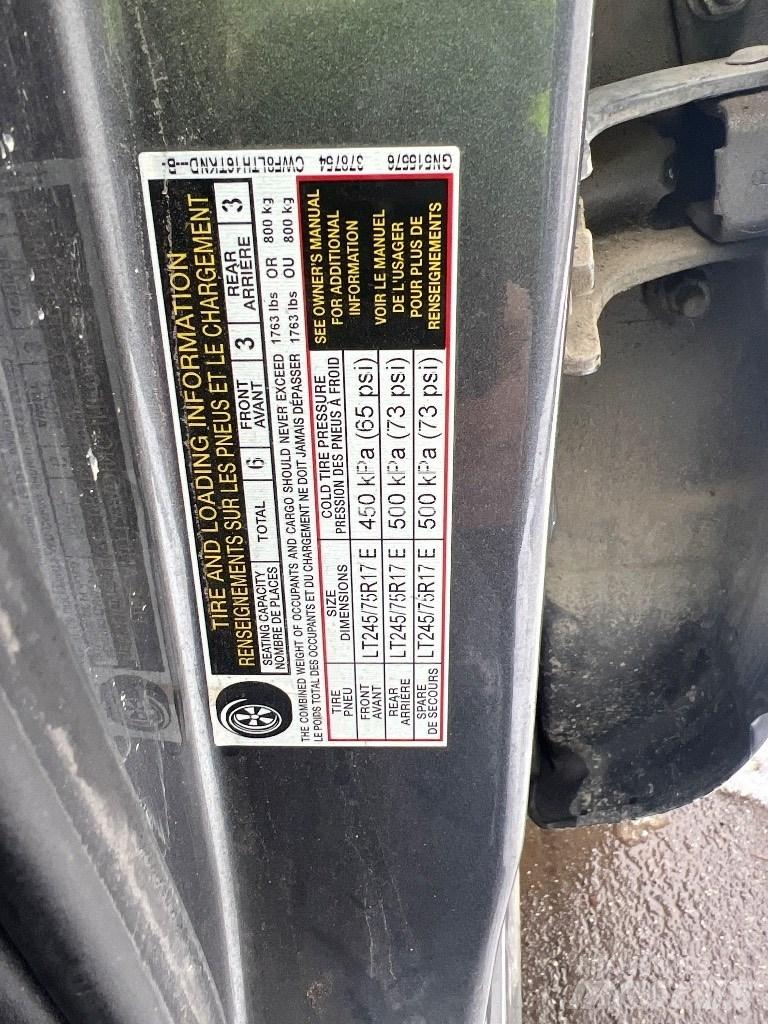 Nissan TITAN XD Пикапи
