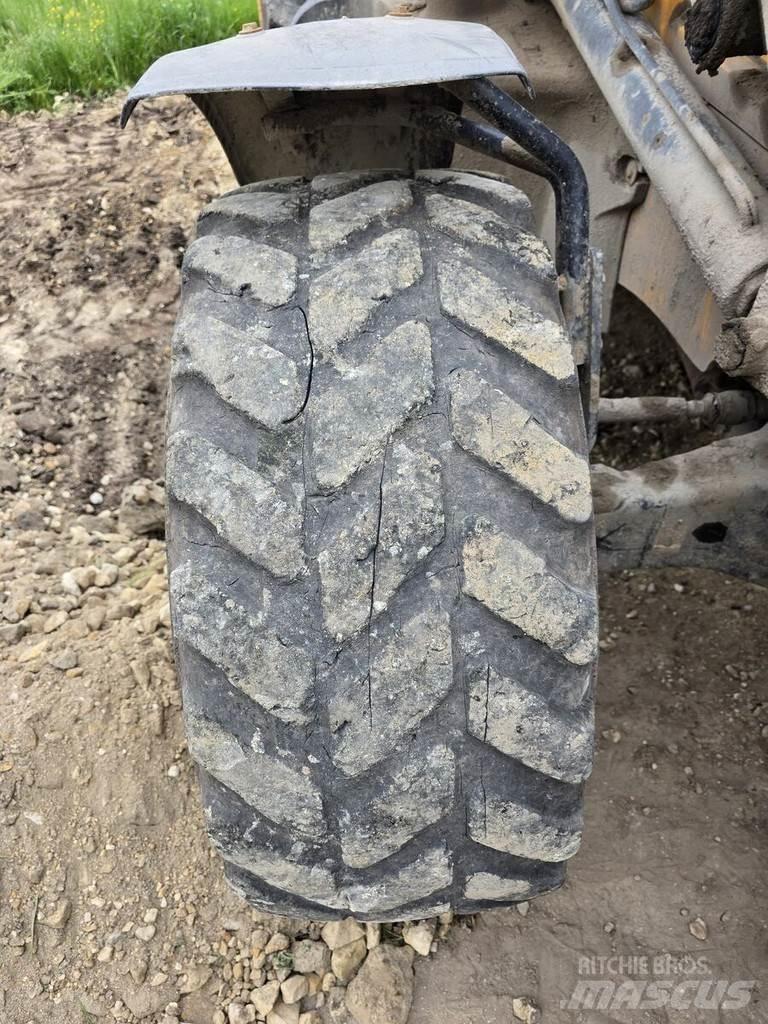 JCB 3CX Товарач със заден ексватор