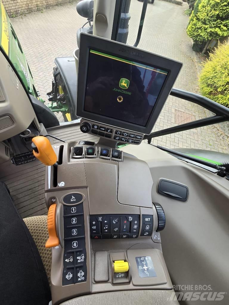 John Deere 6120 R Трактори