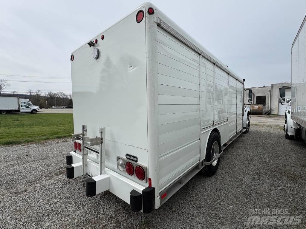 Freightliner M2 Товарни камиони за напитки