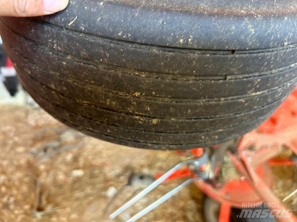 Kuhn GF10812 Гребла и сенообръщачки