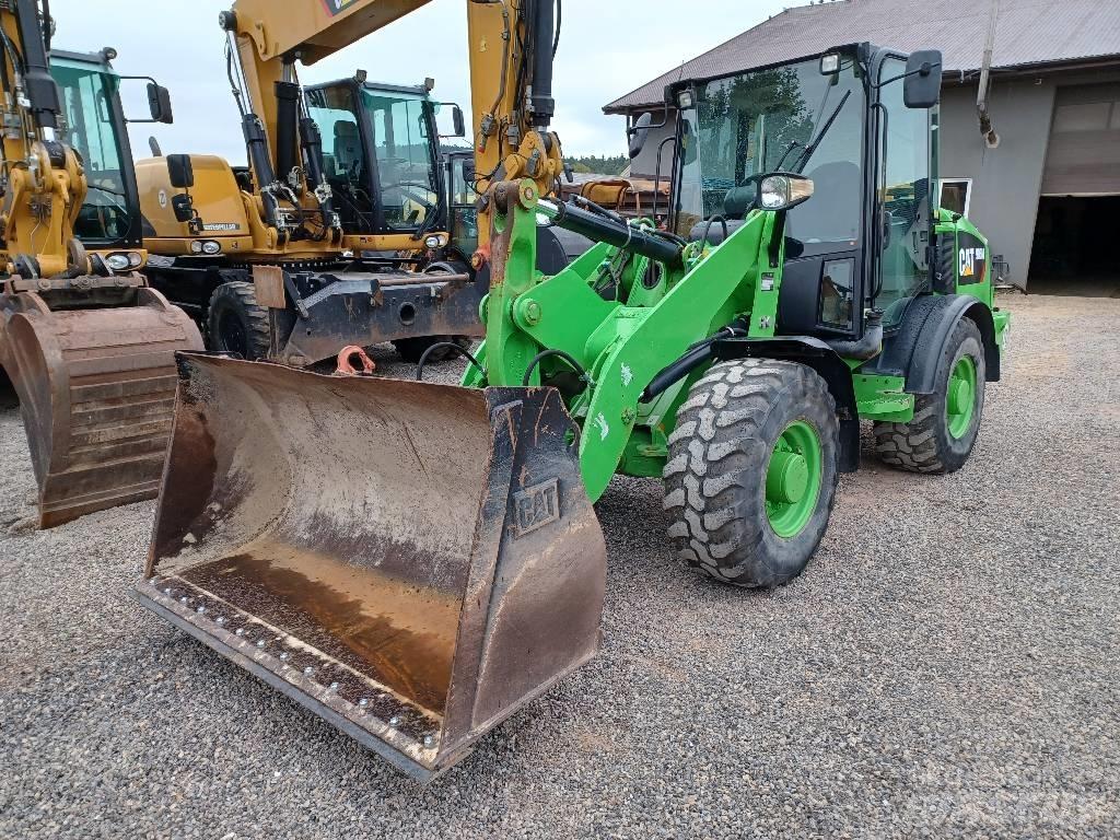 CAT 906M Колесни товарачи