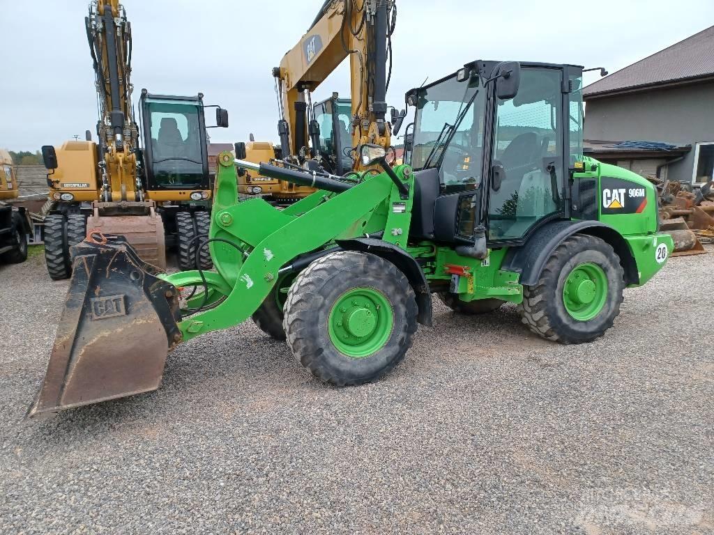 CAT 906M Колесни товарачи