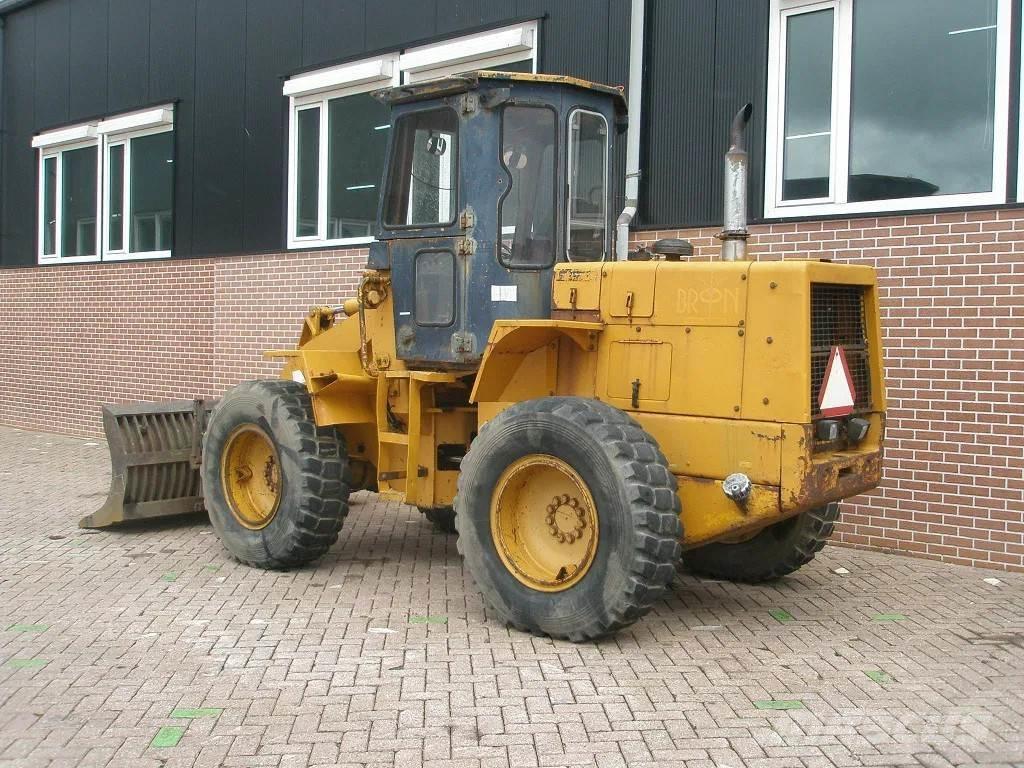 Komatsu W40-2 Колесни товарачи