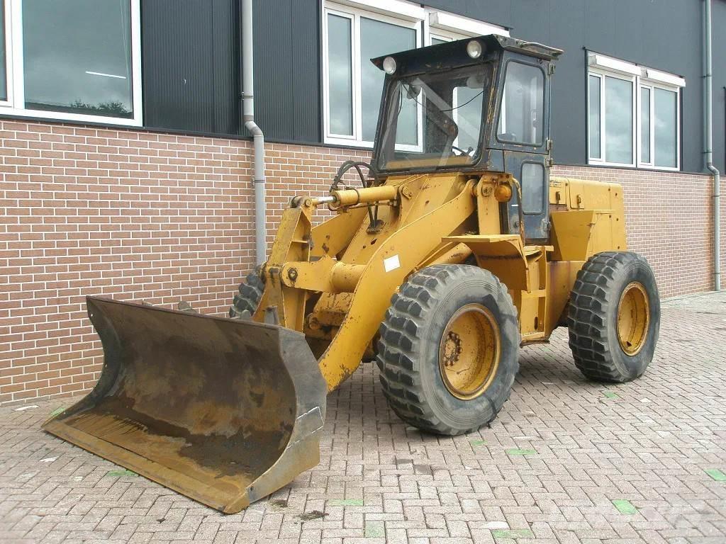 Komatsu W40-2 Колесни товарачи