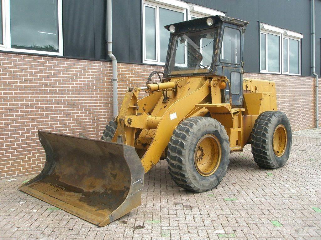 Komatsu W40-2 Колесни товарачи