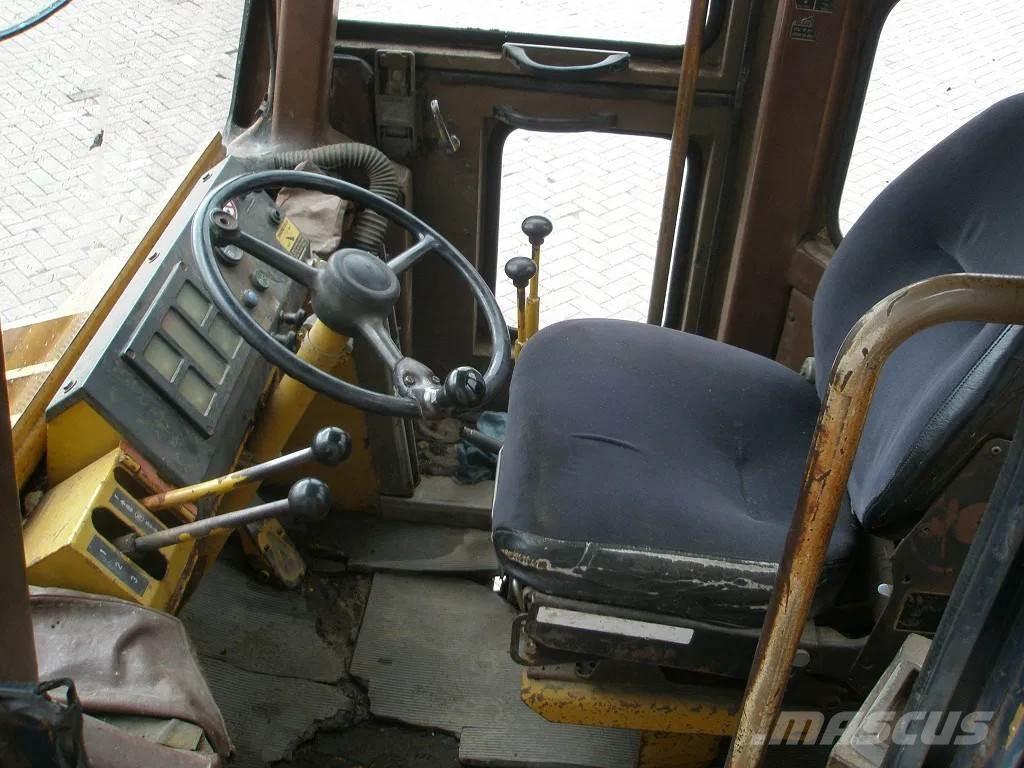 Komatsu W40-2 Колесни товарачи