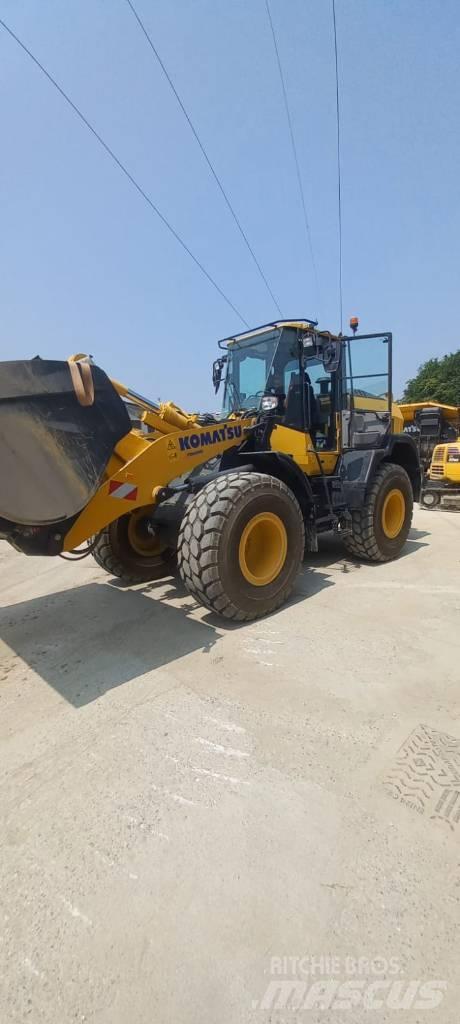 Komatsu WA270-8 Колесни товарачи
