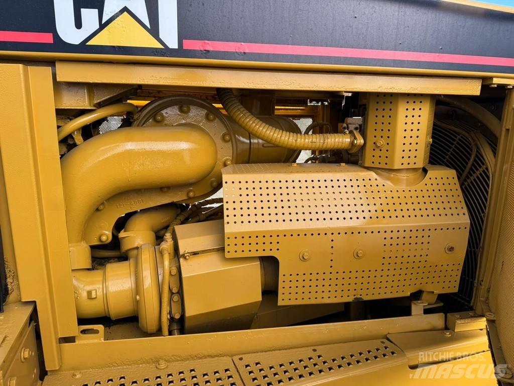 CAT D8R Верижни булдозери
