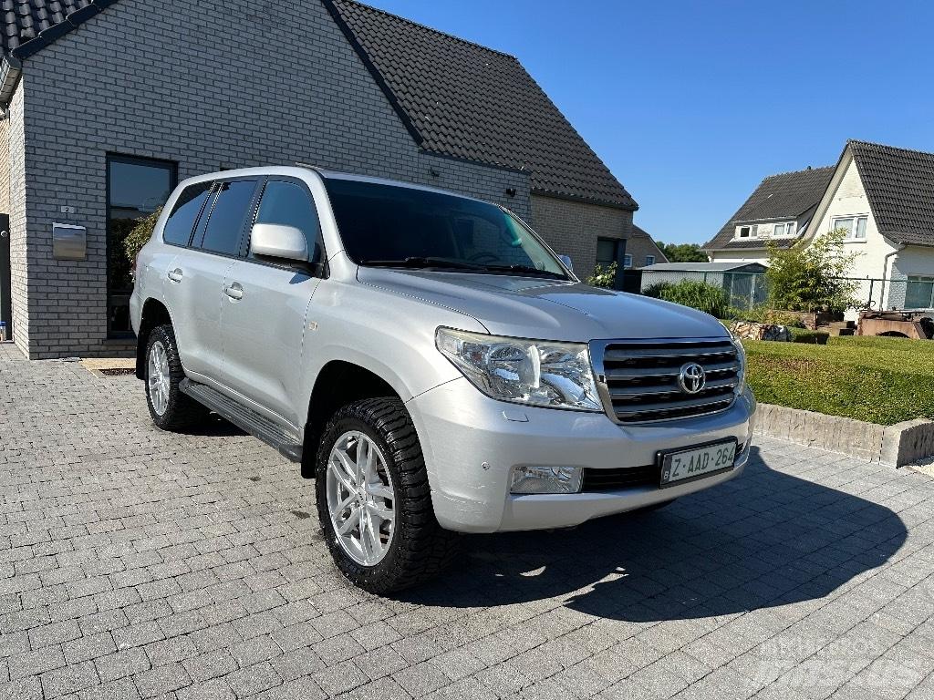 Toyota Landcruiser Високопроходими автомобили
