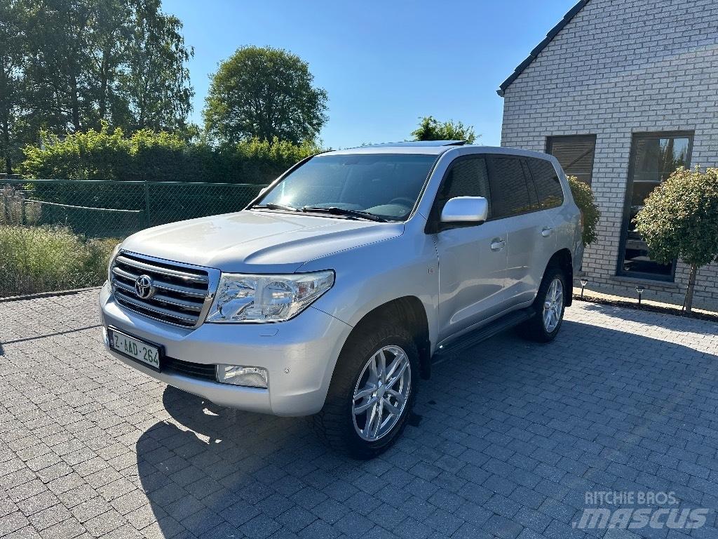 Toyota Landcruiser Високопроходими автомобили
